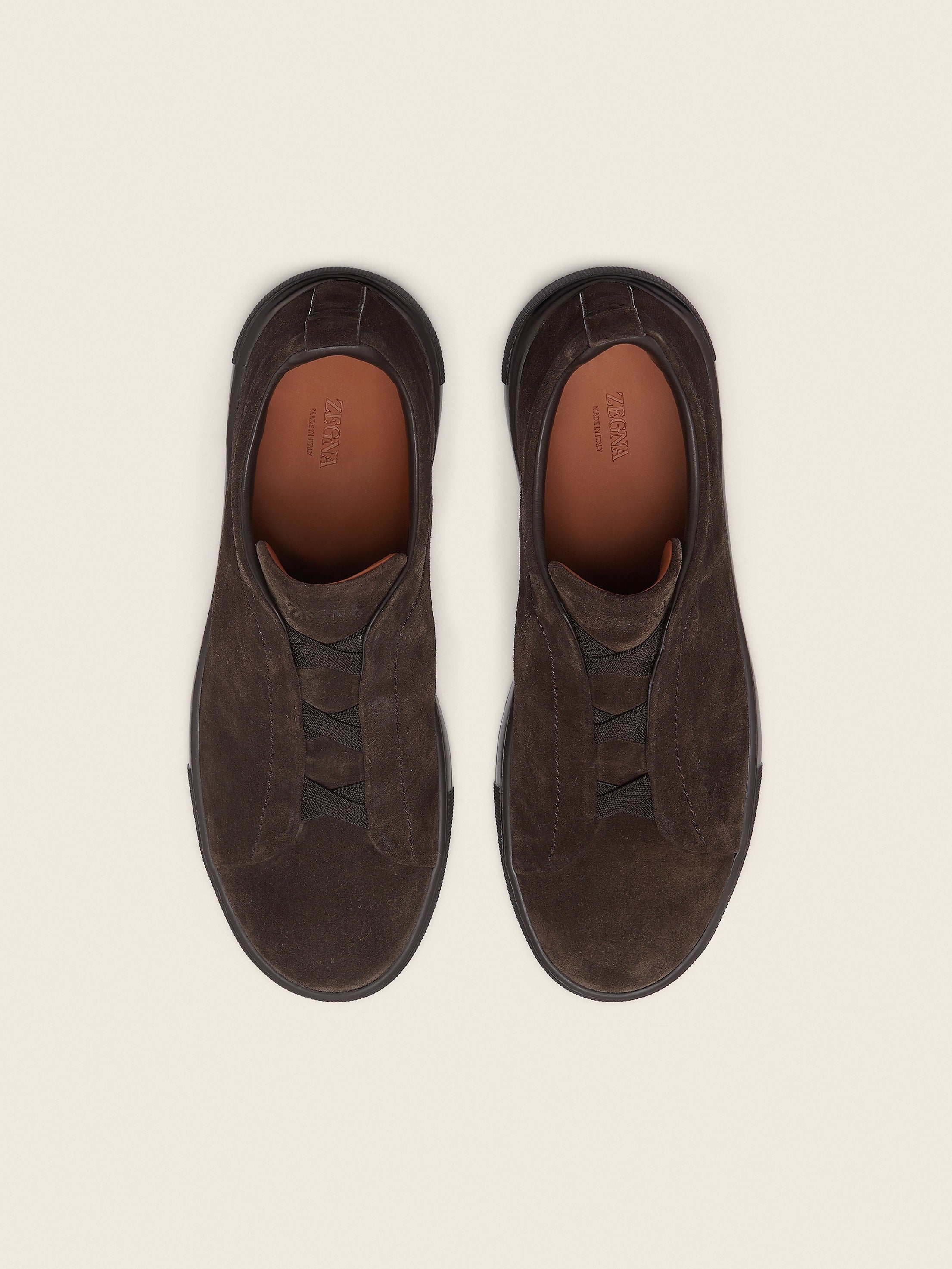 Tênis Triple Stitch™ Camurça