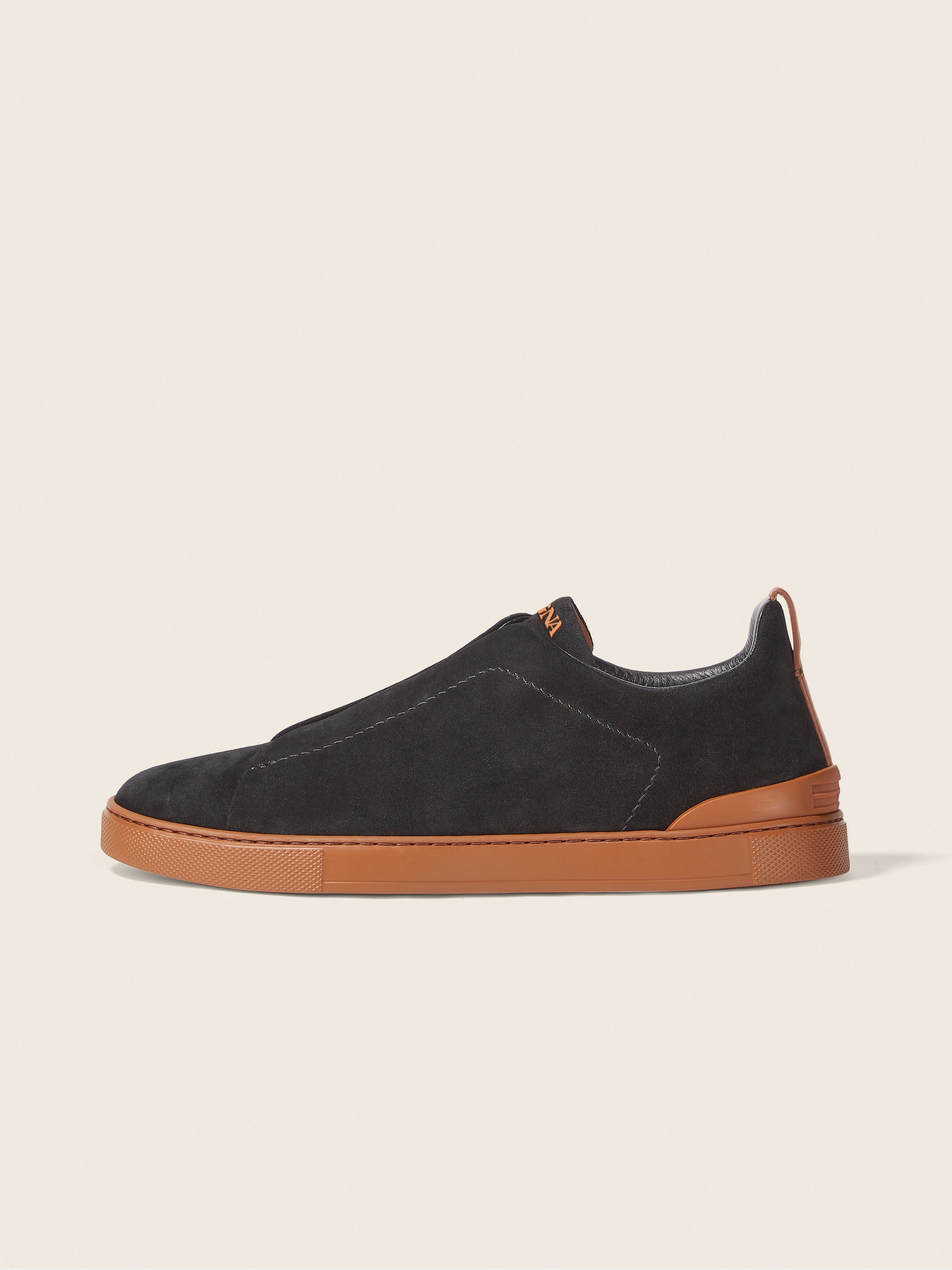 Tênis Triple Stitch™ Camurça