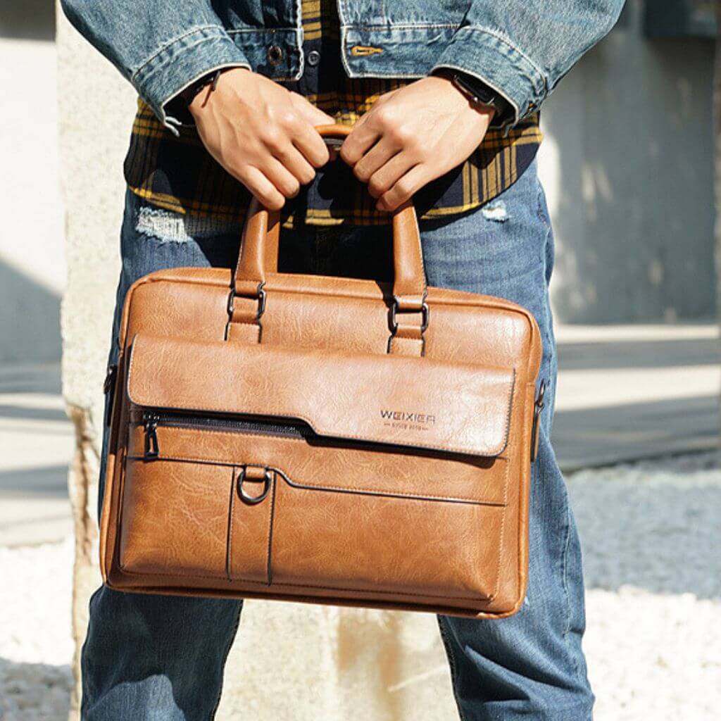 Bolsa masculina de ombro- material em couro legítimo