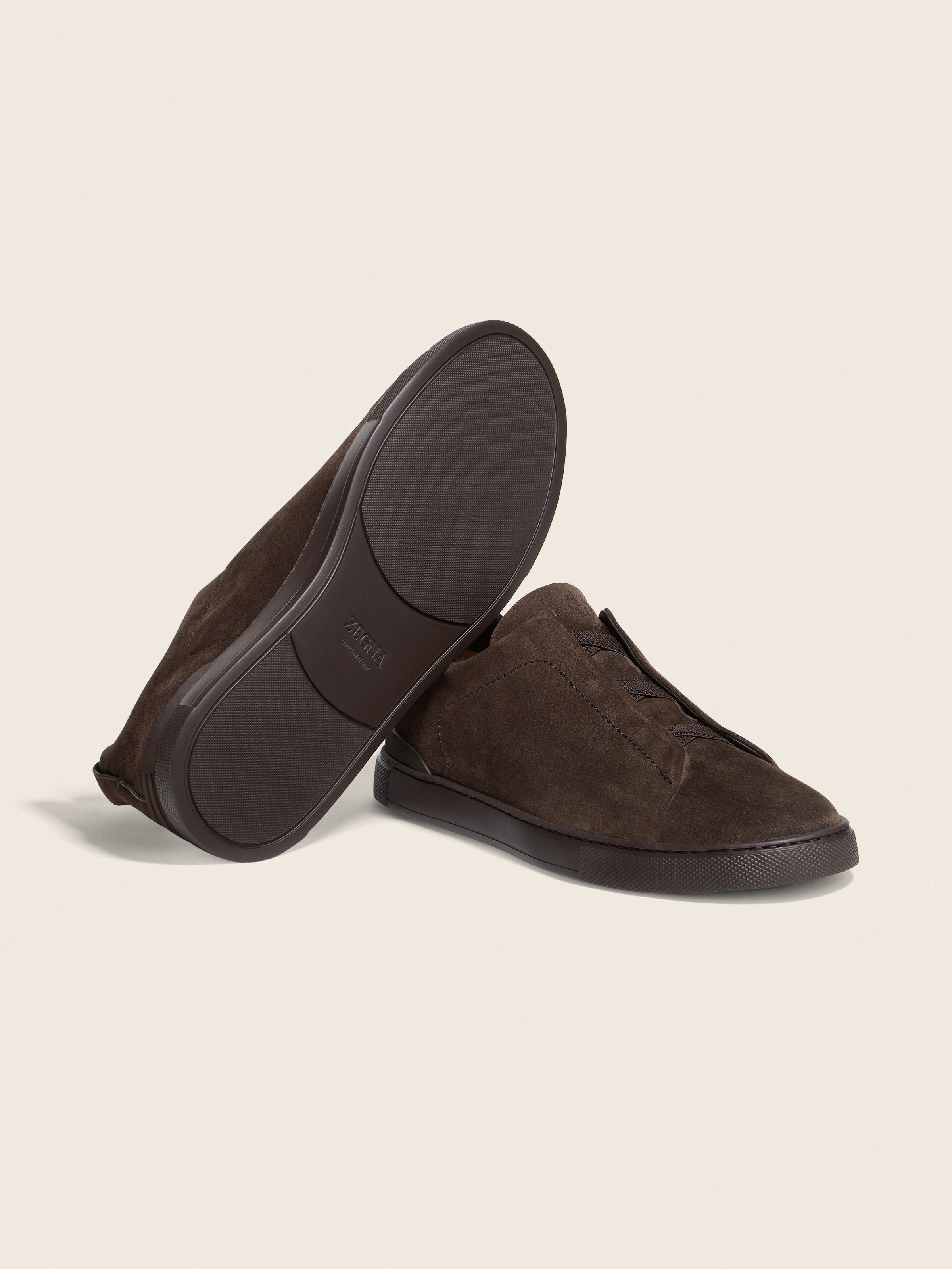 Tênis Triple Stitch™ Camurça