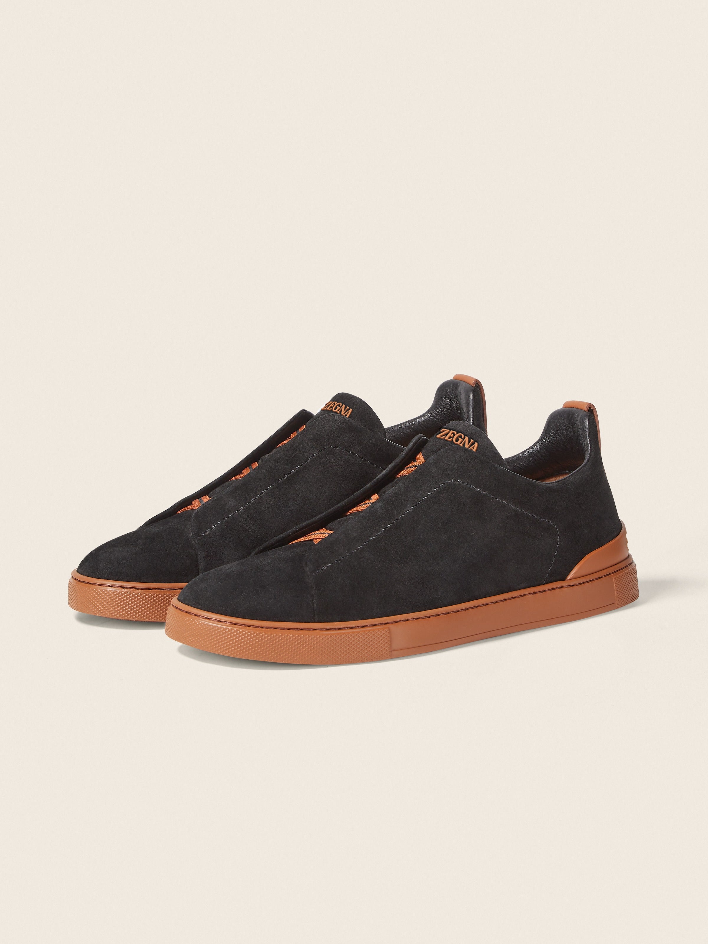 Tênis Triple Stitch™ Camurça