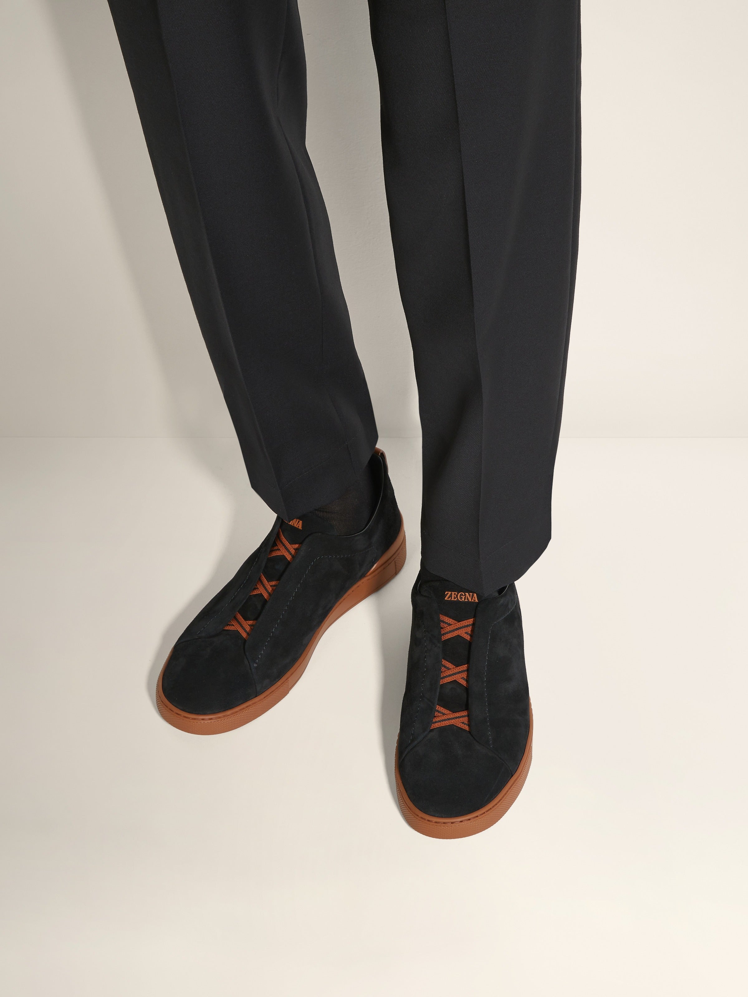 Tênis Triple Stitch™ Camurça