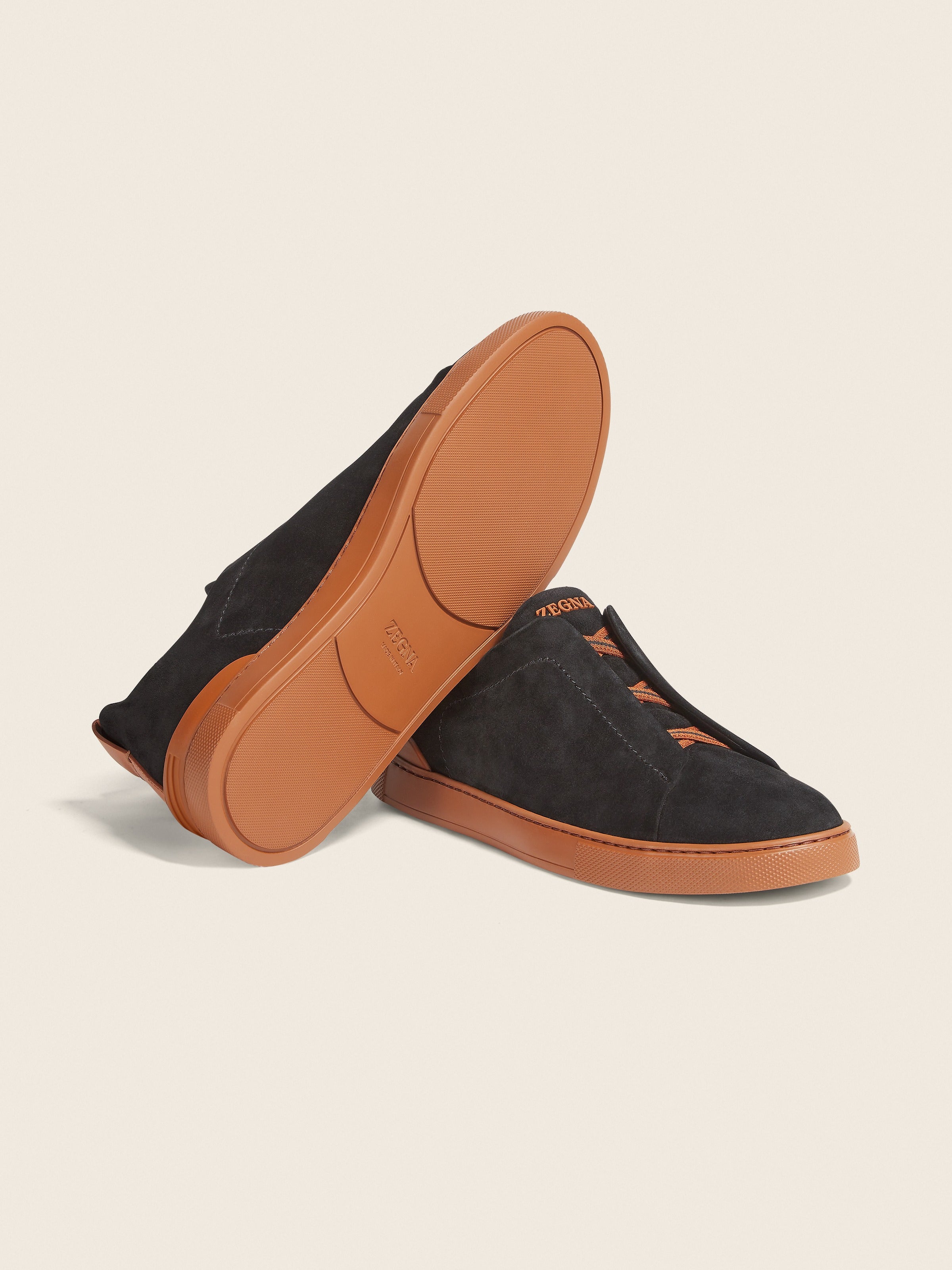 Tênis Triple Stitch™ Camurça
